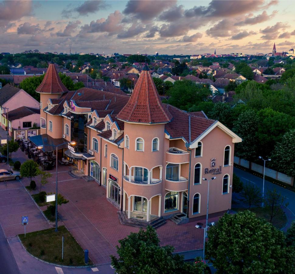 Garni Hotel Royal Crown Szabadka Kültér fotó