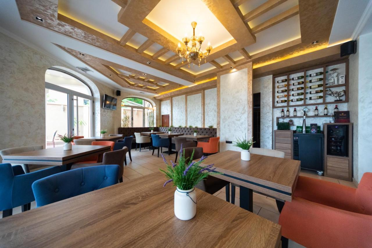 Garni Hotel Royal Crown Szabadka Kültér fotó