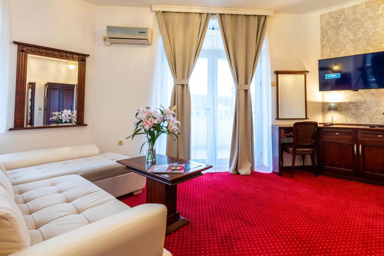 Garni Hotel Royal Crown Szabadka Kültér fotó