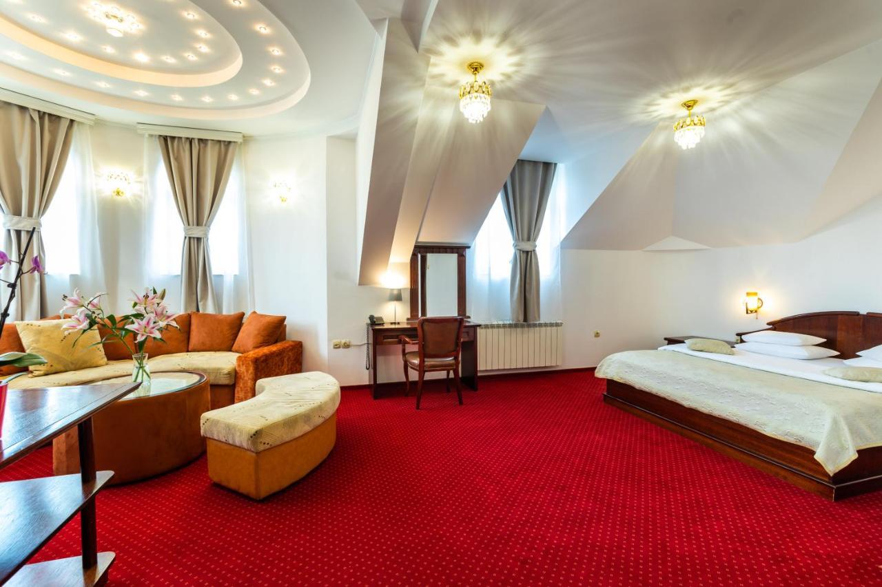 Garni Hotel Royal Crown Szabadka Kültér fotó