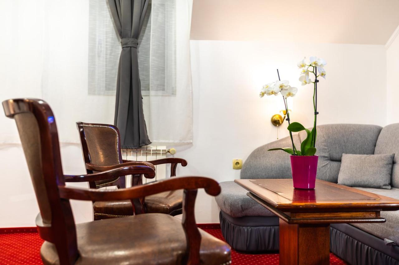Garni Hotel Royal Crown Szabadka Kültér fotó
