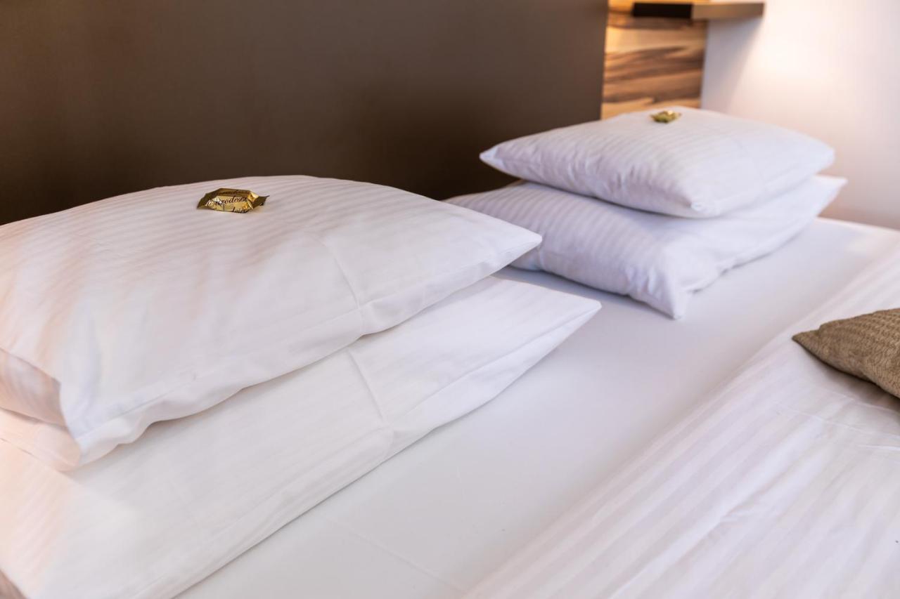 Garni Hotel Royal Crown Szabadka Kültér fotó