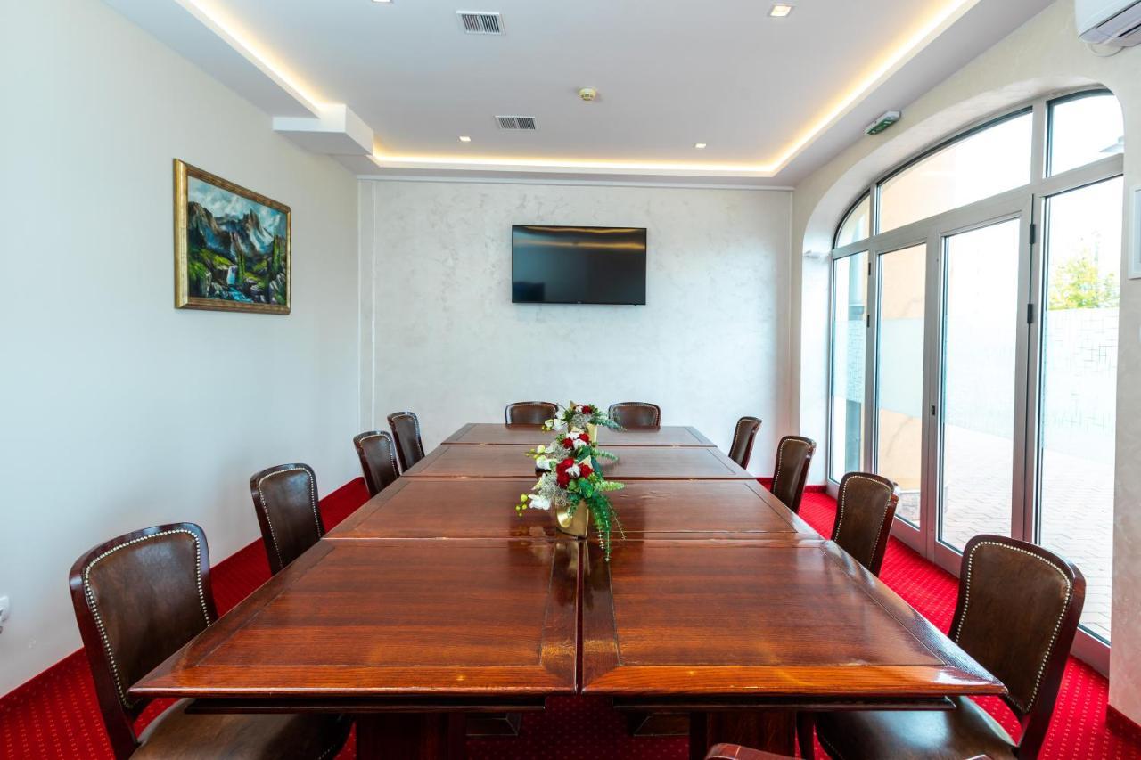 Garni Hotel Royal Crown Szabadka Kültér fotó