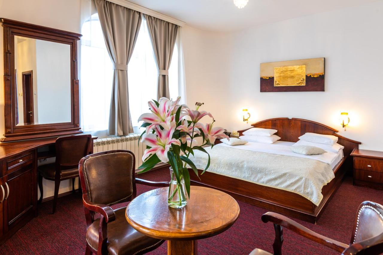 Garni Hotel Royal Crown Szabadka Kültér fotó