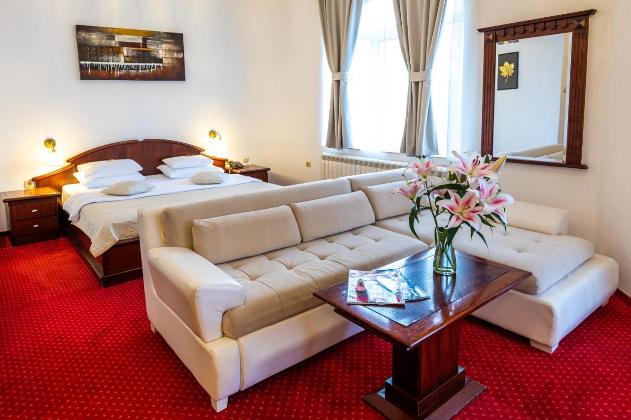 Garni Hotel Royal Crown Szabadka Kültér fotó