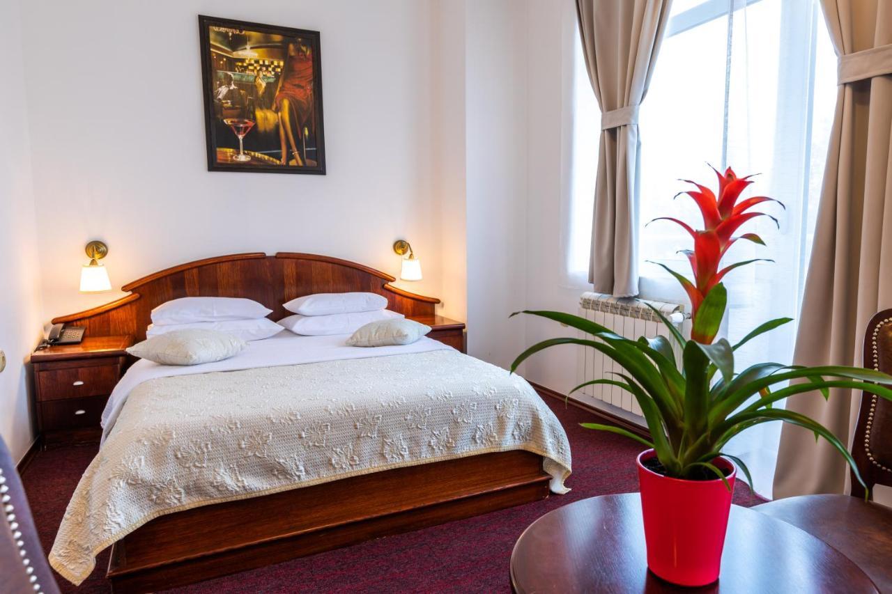 Garni Hotel Royal Crown Szabadka Kültér fotó