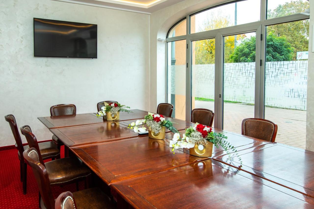 Garni Hotel Royal Crown Szabadka Kültér fotó