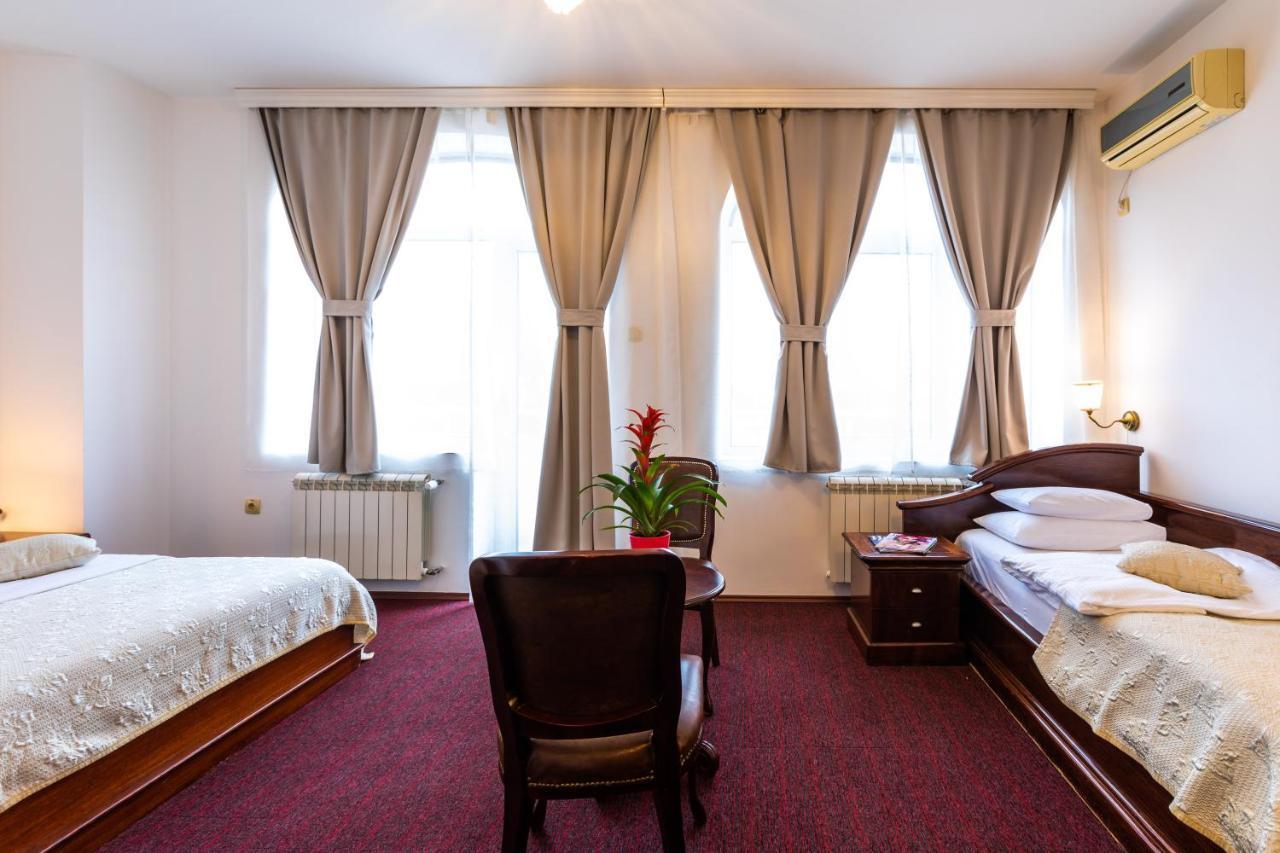 Garni Hotel Royal Crown Szabadka Kültér fotó
