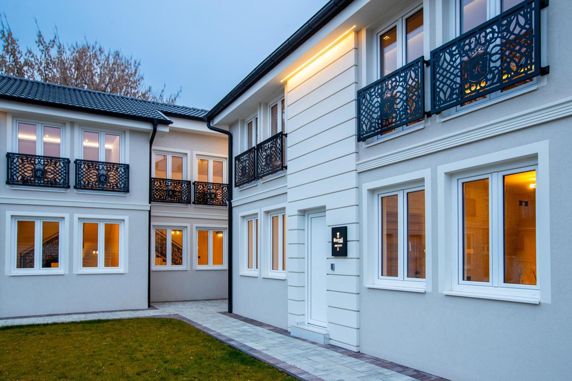 Garni Hotel Royal Crown Szabadka Kültér fotó