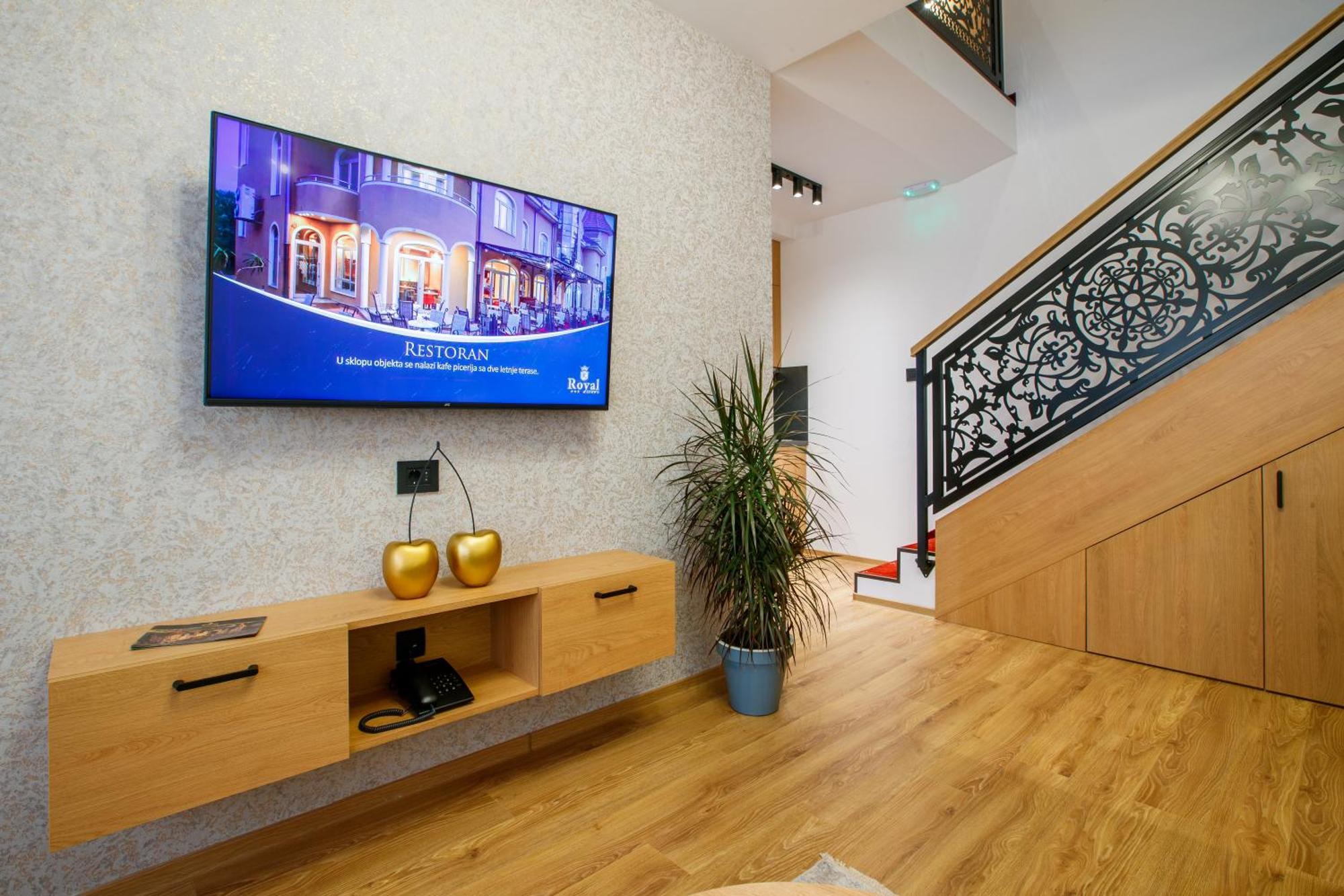 Garni Hotel Royal Crown Szabadka Kültér fotó
