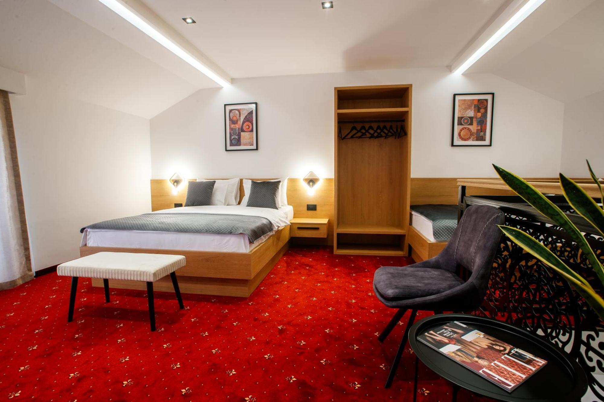 Garni Hotel Royal Crown Szabadka Kültér fotó