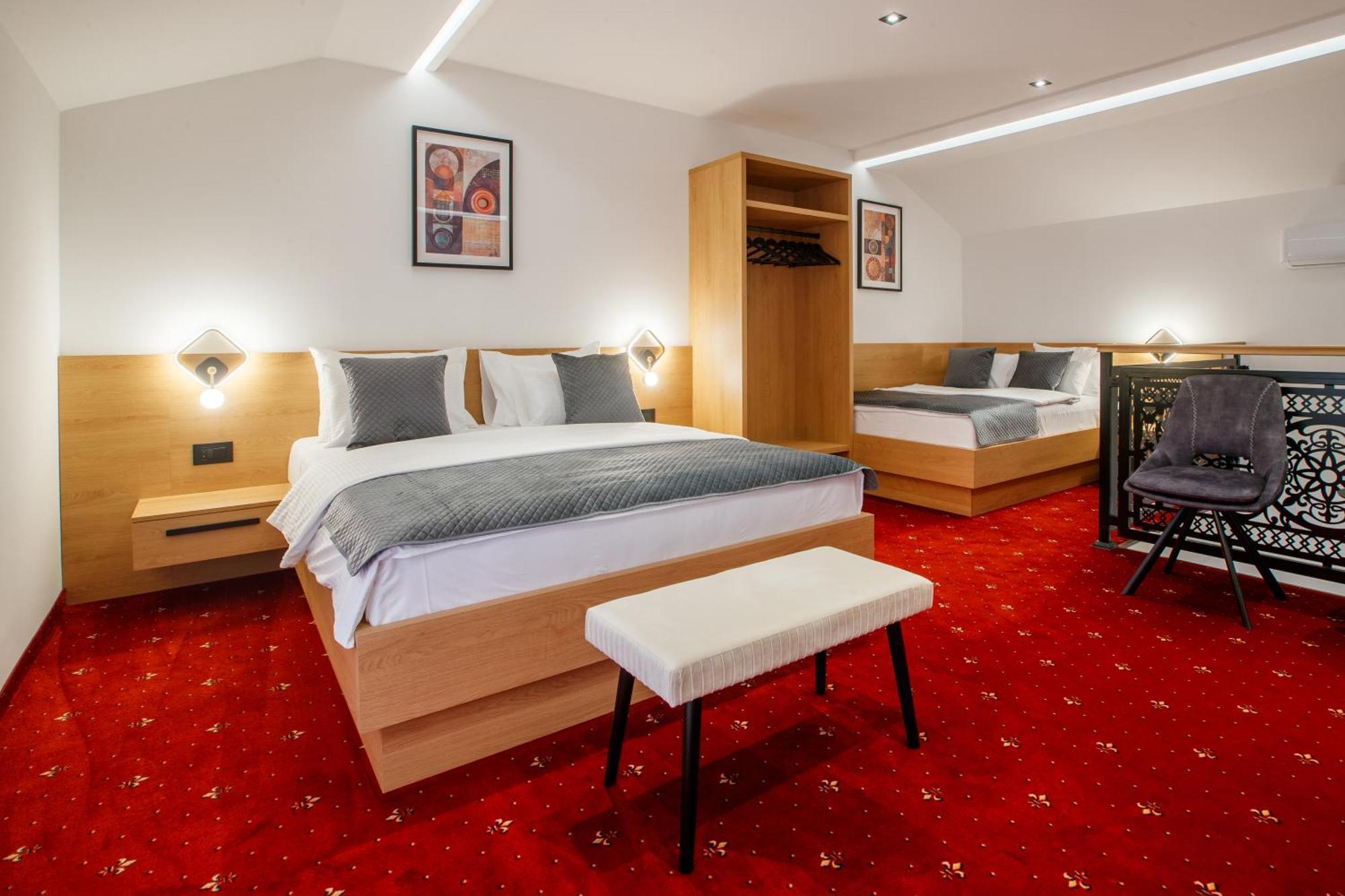 Garni Hotel Royal Crown Szabadka Kültér fotó